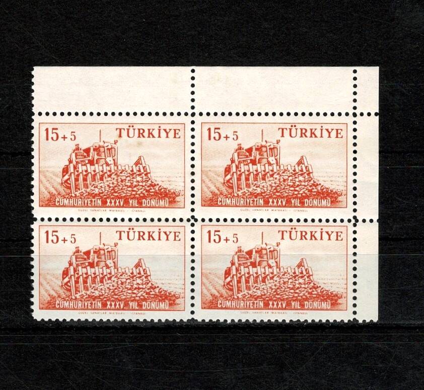 1958 Türkiye Cumhuriyeti Cumhuriyetin XXXV. Yıl Dönümü 15+5 Kuruş Posta Pulu (Dörtlü Blok, Üst ve Sağ Kenar Boşluklu, Damgasız / MNH) PPT2565 - 1