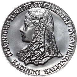 1980 1 Lira FAO ÇİL *Köylü Kadınını Kalkındırma* (Tırtıllı) TCM2429 - Gökçekoleksiyon