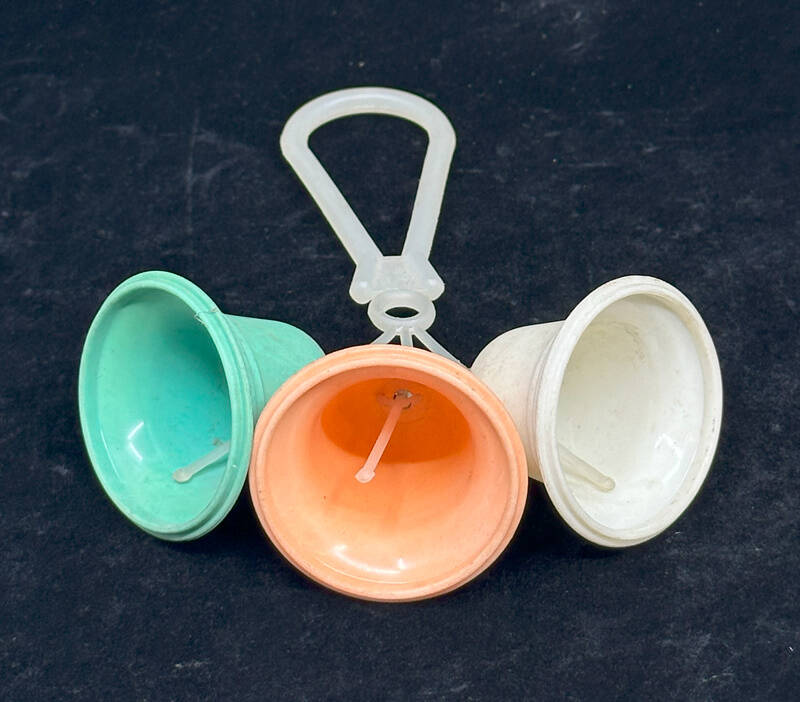 1990'lar Plastik Oyuncak Çan AOB4176 (N) - 2