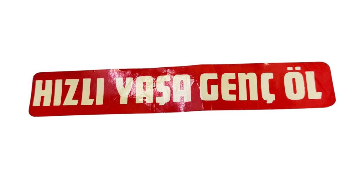 1990's Araba Arkası Hızlı Yaşa Genç Öl Yazı Sticker AKS1824 - 1