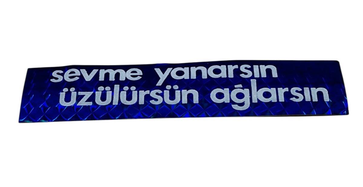 1990's Araba Arkası Reflektörlü (Kedi Göz) Sevme Yanarsın Üzülürsün Ağlarsın Yazı Sticker AKS1872 - 1