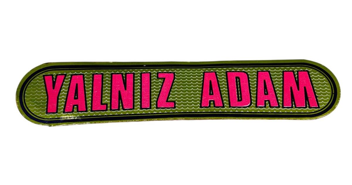 1990's Araba Arkası Yalnız Adam Yazı Sticker AKS1829 - 1
