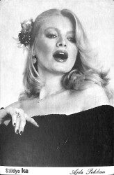 Ajda Pekkan Siyah-Beyaz Kartpostal (Küçük Boy) KRT23903 - Gökçekoleksiyon