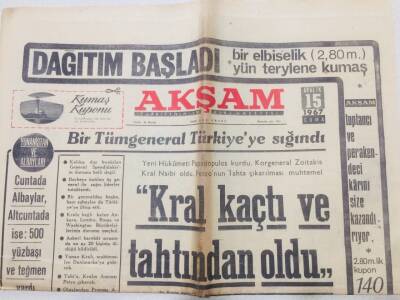 Akşam Gazetesi 15 Aralık 1967 - Kral Konstantin Kaçtı Ve Tahtından Oldu GZ53272 - 1