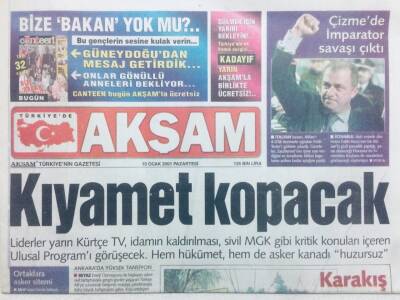 Akşam Gazetesi 15 Ocak 2001 - Çizmede İmparator Fatih Terim Savaşı Çıktı GZ43092 - 1