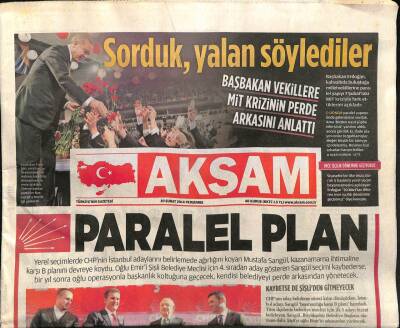 Akşam Gazetesi 20 Şubat 2014 - Prens Charles , Geleneksel Kıyafetler Giydi . Elinde Kılıcıyla Objektife Takıldı GZ98237 - 1