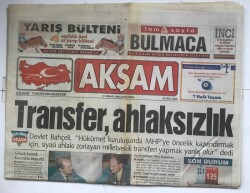 Akşam Gazetesi 21 Nisan 1999 - Borsada Baykal Seçim İstiyor Esprisi GZ7082 - 2