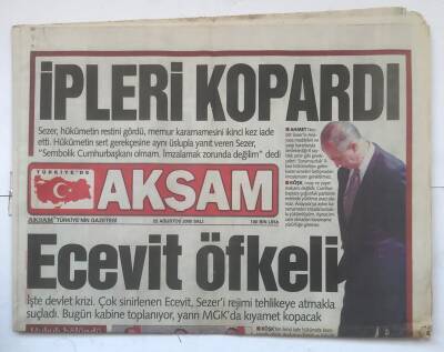 Akşam Gazetesi 22 Ağustos 2000 - Ecevit Öfkeli GZ7450 - 1