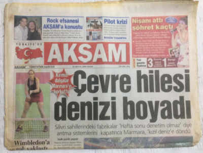 Akşam Gazetesi 23 Mayıs 2004 - Çevre Hilesi Denizi Boyadı - GZ19555 - 1