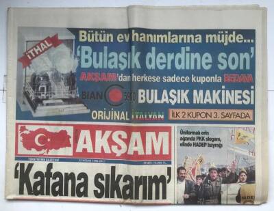 Akşam Gazetesi 23 Nisan 1996 - Yunanistan Bizi Kendi Limanımızda Vurdu! GZ7110 - 1