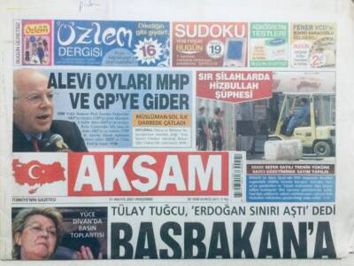 Akşam Gazetesi 31 Mayıs 2007 - Müslüman-Sol İlk Darbede Çatladı GZ42888 - 1