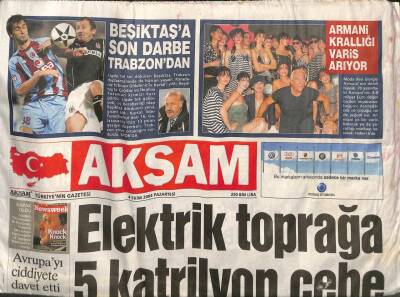 Akşam Gazetesi 4 Ekim 2004 - Armani Krallığı Varis Arıyor - Elektrik Toprağa 5 Katrilyon Cebe GZ113508 - 1