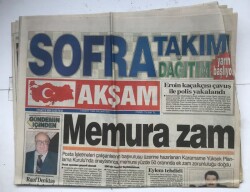 Akşam Gazetesi 4 Mart 1996 - Ve Çiller , Yılmazı Başbakan Yaptı GZ7098 - 2