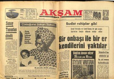 Akşam Gazetesi 7 Aralık 1966 - Bir Onbaşı İle Bir Er Kendilerini Yaktılar GZ97622 - 1