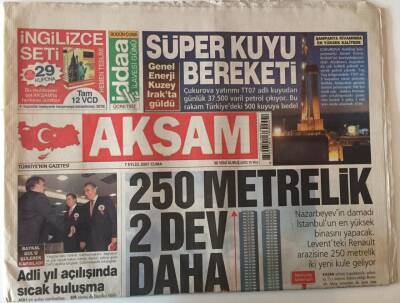 Akşam Gazetesi 7 Eylül 2007 - Adli Yıl Açılışında Sıcak Bulaşma Baykal Gülü Gülerek Karşıladı GZ28526 - 1
