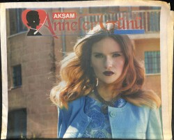 Akşam Gazetesi Anneler Günü Eki 10 Mayıs 2013 - Türkan Şoray , Anneler Gününe Özel AVMlere Gidiyor GZ100657 - 2