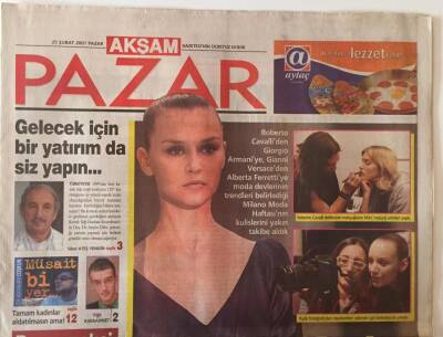 Akşam Gazetesi Pazar Eki 25 Şubat 2007 - Milano Moda Haftasının Kulisinden Görüntüler GZ28528 - 1