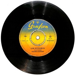 Nezahat Bayram - Çok Seviyorum / Fakir Bir Şairim Plak (10/6.5) PLK26134 - Gökçekoleksiyon