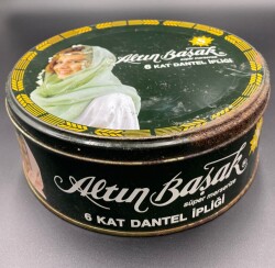 Altınbaşak 6 Kat Dantel İpliği Teneke Kutu (Büyük Boy) AOB3181 - Gökçekoleksiyon