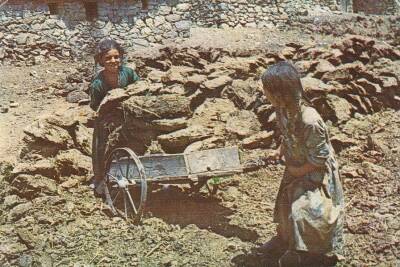 Anadolu Yaşantısı Çalışan Çocuklar Kartpostal KRT10554 - 1