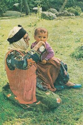Anadolu Yaşantısı Süt İçen Çocuk Kartpostal KRT10510 - 1