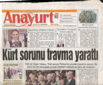 Anayurt Gazetesi 20 Nisan 2015 - Bergüzar Korel , Cihangirdeki Bir Mekanda Arkadaşının Doğum Gününü Kutladı GZ113197 - 1