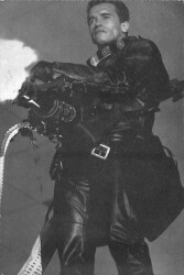 Arnold Schwarzenegger Kartpostal (Küçük Boy) KRT21650 - Gökçekoleksiyon