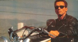 Arnold Schwarzenegger Kartpostal (Küçük Boy) KRT21653 - Gökçekoleksiyon