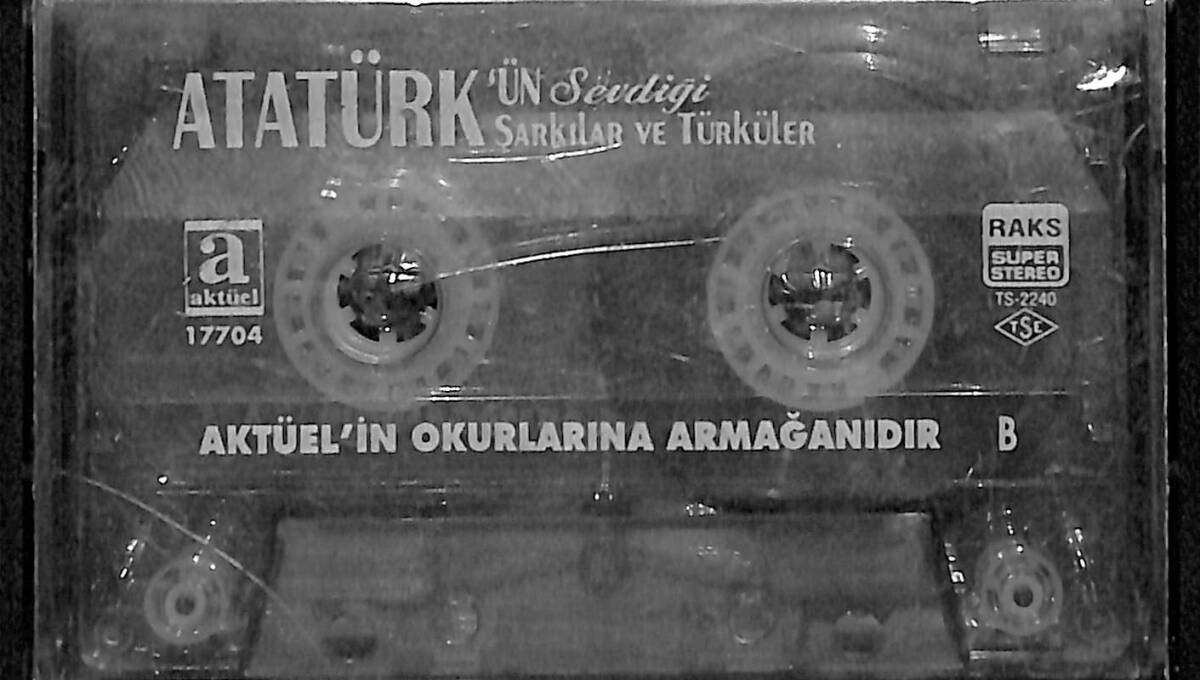 Atatürk'ün Sevdiği Şarkılar Ve Türküler Kaset (Kırmızı Bandrol - İkinci El) KST27949 - 2