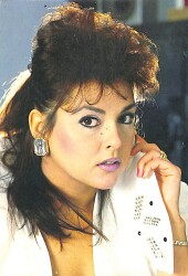 Aydan Şener Kartpostal (Küçük Boy) KRT23057 - Gökçekoleksiyon