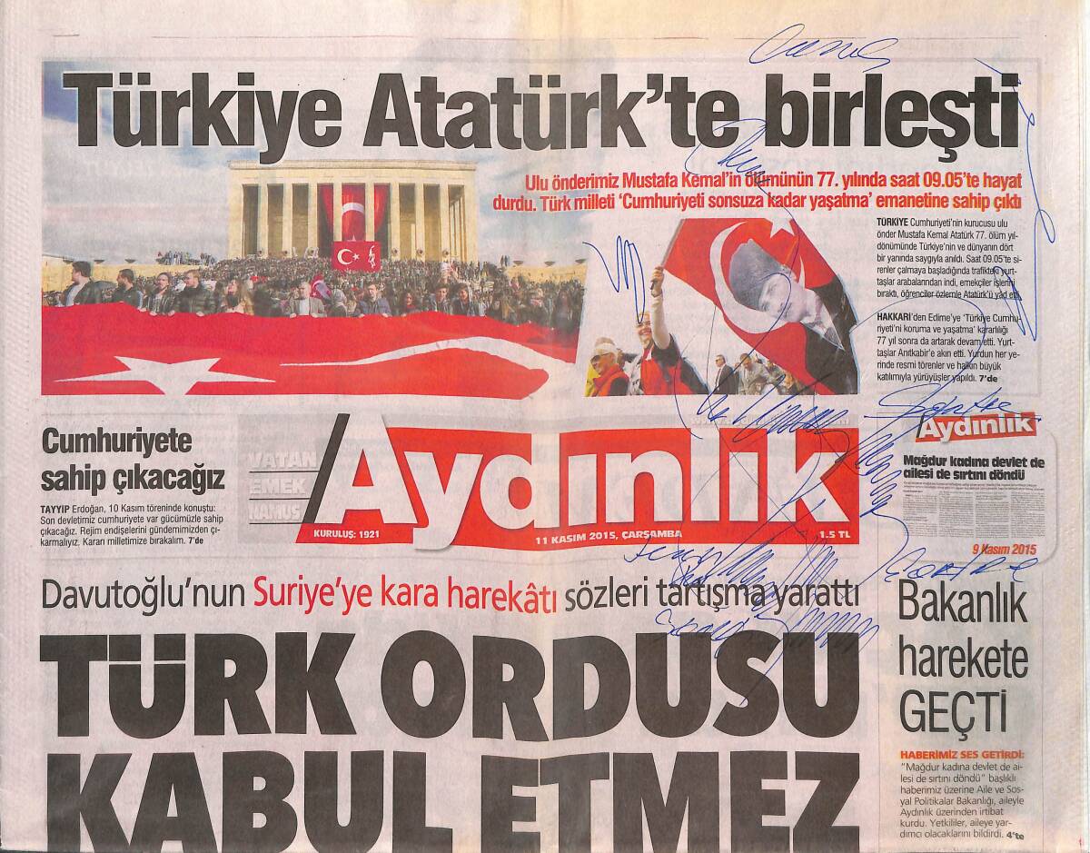 Aydınlık Gazetesi 11 Kasım 2015 - Türkiye Atatürk'te Birleşti - Alex'in İmzasına İnceleme GZ135442 - 1