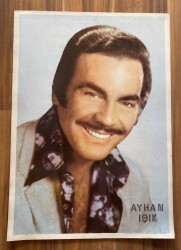 AYHAN IŞIK ULTRA DEV BOY KARTPOSTAL (50X70 cm) KRT17539 - Gökçekoleksiyon