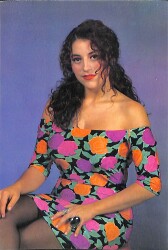 Ayşe Nur Yengi Kartpostal (Küçük Boy) KRT23032 - Gökçekoleksiyon