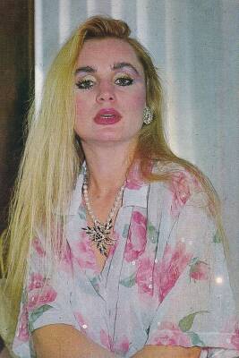 Banu Alkan Kartpostal KRT10301 Yerli Artist Kartpostalı