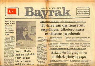 Bayrak Gazetesi 28 Kasım 1977 - Ankarada Bir Grup Solcu Silahlarla Yürüyüş Yaptı GZ89412 - 1