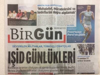 Bir Gün Gazetesi 19 Ekim 2015 - Fenerbahçe Persiyle Güldü GZ29778 - 1