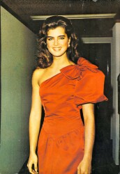 Brooke Shields Büyük Boy Kartpostal KRT18843 - Gökçekoleksiyon