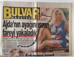 Bulvar Gazetesi 1 Ağustos 1998 - Ajda Pekkannın Ayağını Isıran Fareyi Yaladık GZ13980 - 1