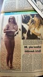 Bulvar Gazetesi 21 Ekim 1983 - Brigitte Bardot , 49. Yaş Gününü Köpeğiyle Yalnız Başına Kutladı GZ159201 - 2