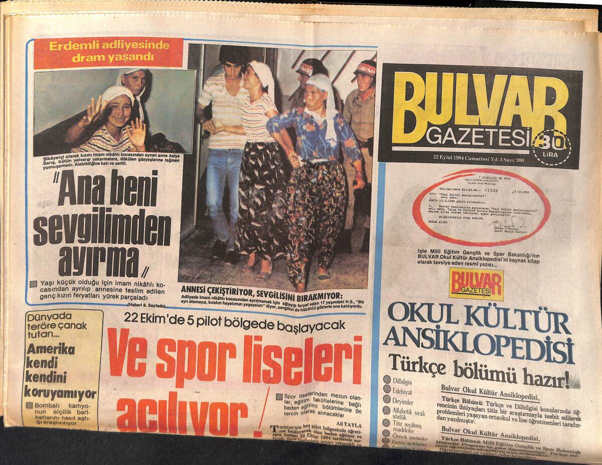 Bulvar Gazetesi 22 Eylül 1984-Hemen Her Yönden Eleştiriye Maruz Kalan Zeki Müren'in Bodrum Konserinde,En Büyük Tepkiyi Alan Kutgün,Müren'le Görülüyor GZ159375 - 1