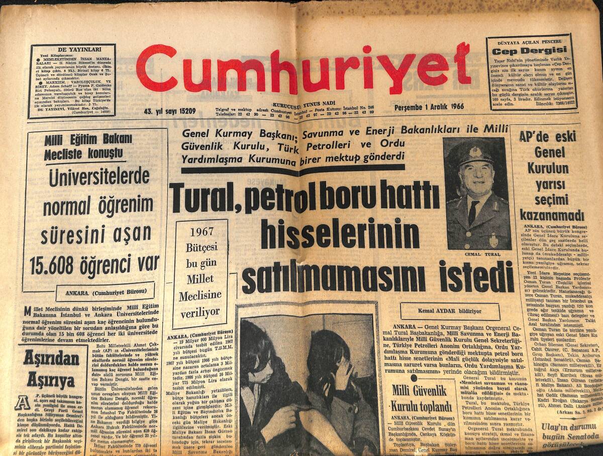 Cumhuriyet Gazetesi 1 Aralık 1966 - Üç Profesör Dün CHP'YE Girdi - Tural, Petrol Boru Hattı Hisselerinin Satılmamasını İstedi! GZ146007 - 1