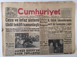 Cumhuriyet Gazetesi 1 Haziran 1957 - Ceza Ve İnfaz Sistemi Tadil Teklifi Kanunlaştı , Atatürk Üniversitesi Tasarısı Kanunlaştı GZ13804 - 1