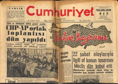 Cumhuriyet Gazetesi 1 Mayıs 1962 - 22 Şubat Olaylarıyla İlgili Af Kanun Tasarısını Meclis Kabul Etti GZ122523 - 1