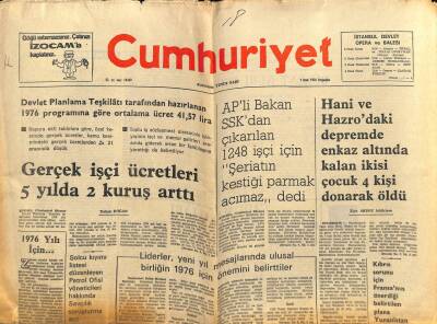 Cumhuriyet Gazetesi 1 Ocak 1976 - Gerçek İşçi Ücretleri 5 Yılda 2 Kuruş Arttı GZ69894 - 2