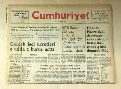 Cumhuriyet Gazetesi 1 Ocak 1976 GZ523 - 2