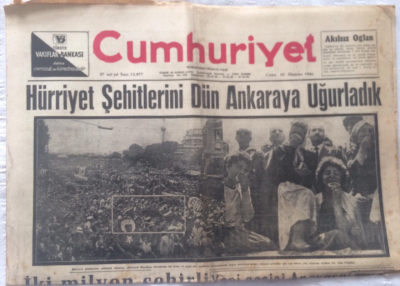 Cumhuriyet Gazetesi 10 Haziran 1960 - Hürriyet Şehitlerini Dün Ankaraya Uğurladık - GZ19329 - 1
