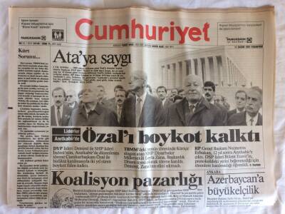 Cumhuriyet Gazetesi 11 Kasım 1991 - Fuarda 150 Bin Kişi Kitaba Baktı GZ72997 - 1