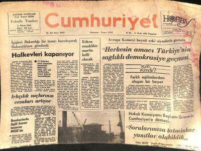 Cumhuriyet Gazetesi 11 Ocak 1982 - Ecevit Perşembe Günü Yargılanacak GZ119462 - 1