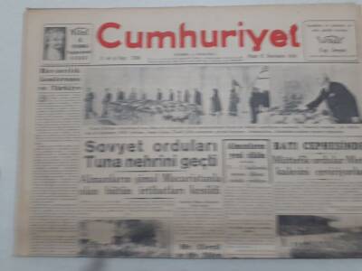 Cumhuriyet Gazetesi 12 Kasım 1944 - Sovyet Orduları Tuna Nehrini Geçtiler GZ71855 - 1
