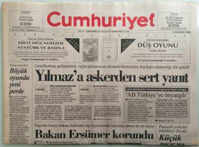 Cumhuriyet Gazetesi 12 Ocak 2001 Kapatılan RP Liderinin Beş Yıllık Siyasi Yasağının Üç Yıla İndirilmesi İsteniyor -GZ37986 - 1